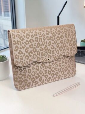 NEW WITH TAGS Hollis Lennyn Leopard Print Laptop Sleeve 14 inch Compatible pink